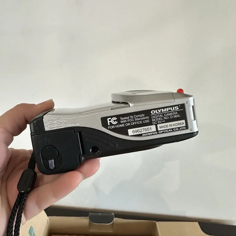 EUC Olympus Digital Camera Filmless D-360L 1.3 Megapixel Silver Tested‎